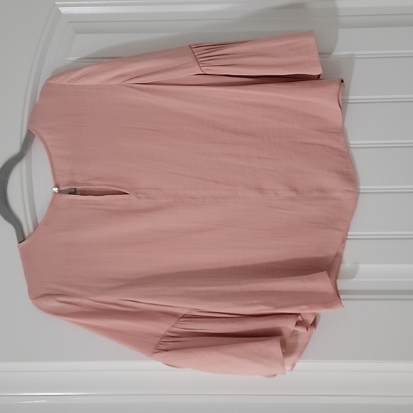 Vince Camuto Pink Flutter sleeve blouse Sz S EUC - Picture 5 of 5